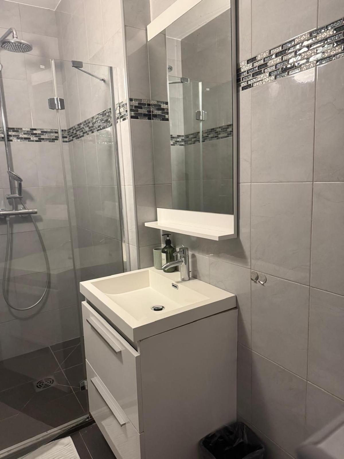 Detente Bas De Villa Jacuzzi, Piscine A 15 Min De Nice Carros Dış mekan fotoğraf