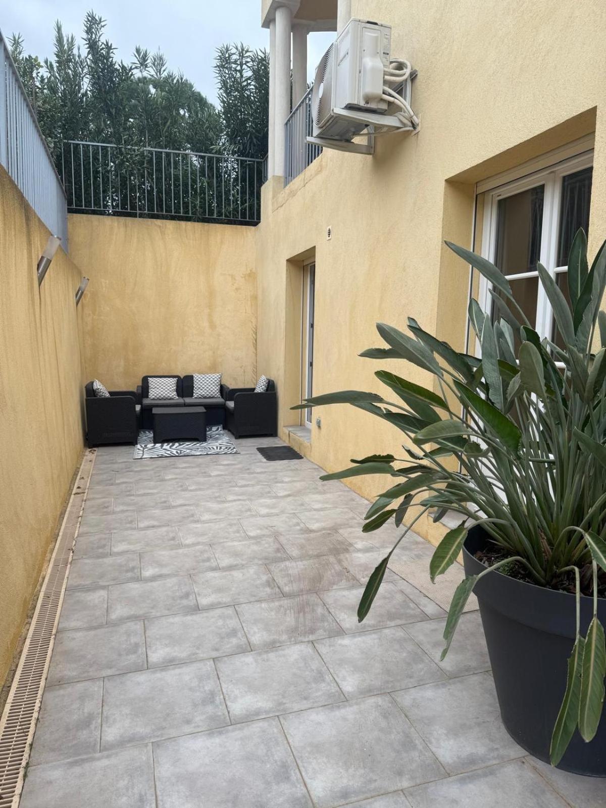 Detente Bas De Villa Jacuzzi, Piscine A 15 Min De Nice Carros Dış mekan fotoğraf